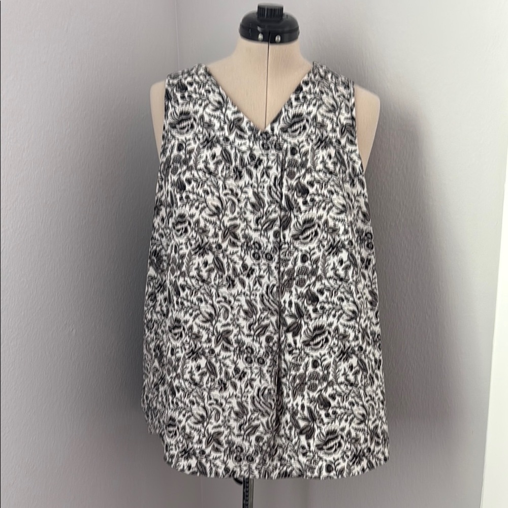 Black and White Boxy Sleeveless Tank Top